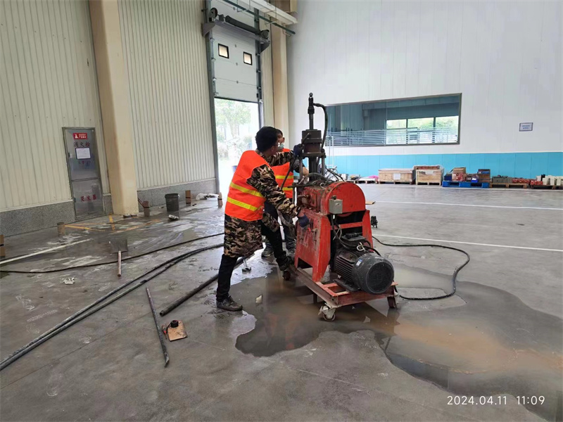 公安厂房地面下沉塌陷注浆加固施工